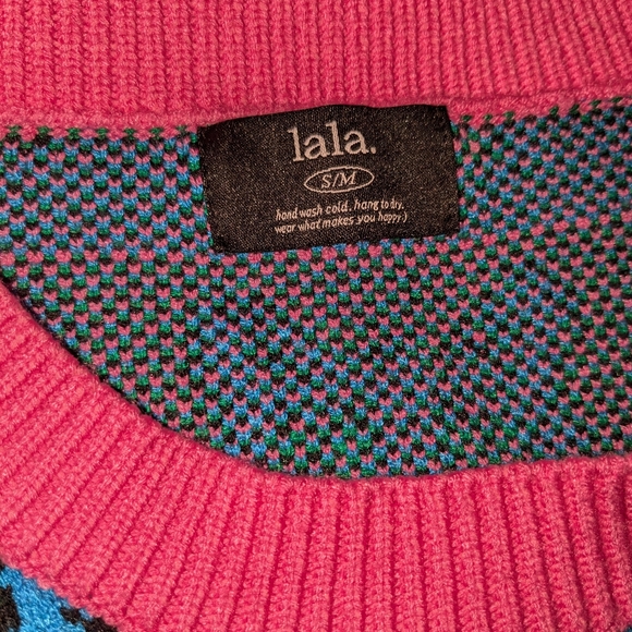 Dressed in lala cat sweater - Picture 5 of 5